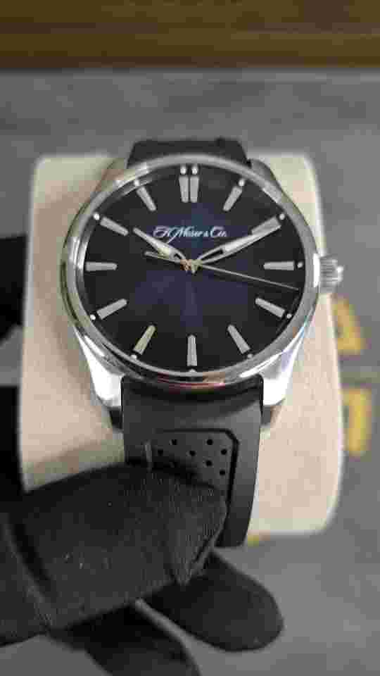 H. MOSER & CIE PIONEER 3200 43MM BLUE FUME SMOKE DIAL STAINLESS STEEL B&P