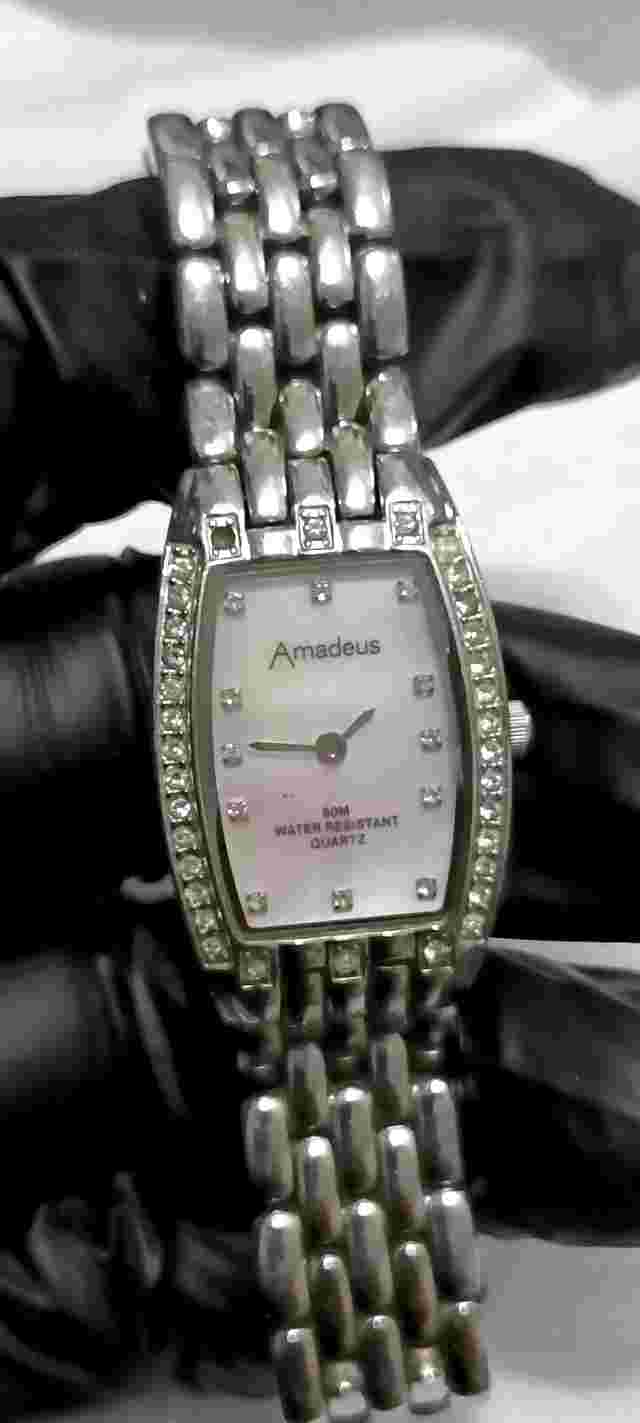 AMADEUS Ladies Crystal Detail MOP Dial Stainless Steel Quartz Watch -Working
