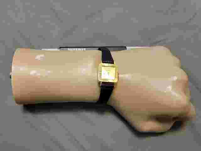 Vintage Universal 18K Solid Gold Rectangular Manual Wind Ladies Watch