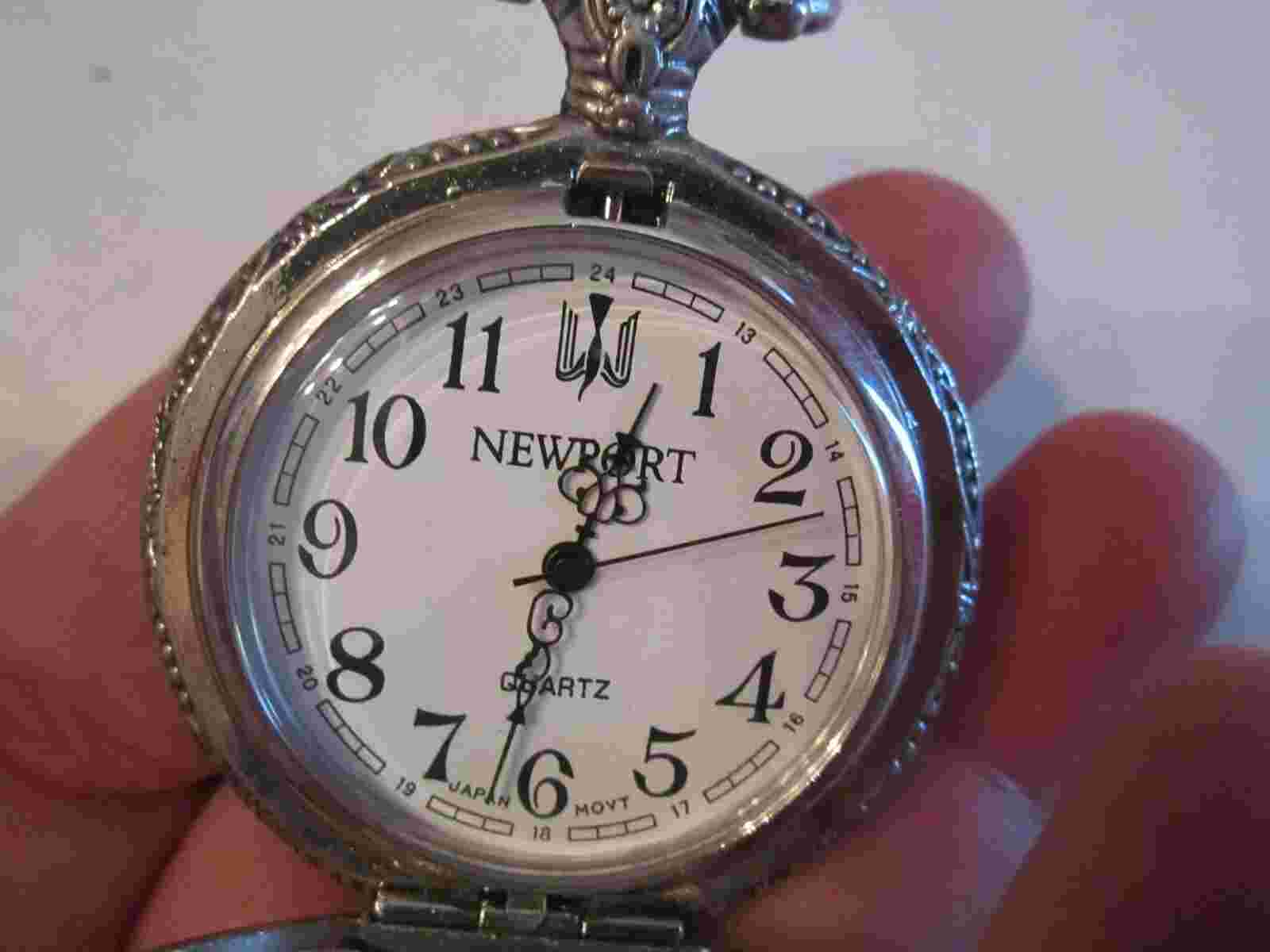 NEWPORT POCKET WATCH WITH HUNTING DOG DESIGN - QUARTZ - TUB SC-6