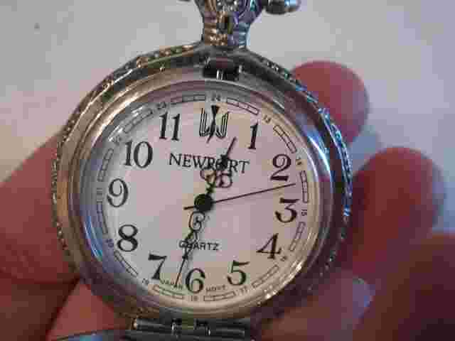 NEWPORT POCKET WATCH WITH HUNTING DOG DESIGN - QUARTZ - TUB SC-6