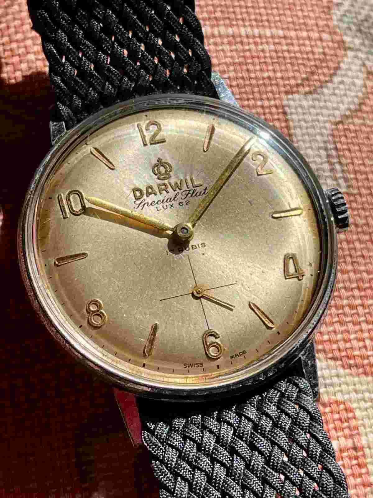 Vintage Swiss Made Darwill Special Flat Lux 62 Mechanical Watch 17 Jewels