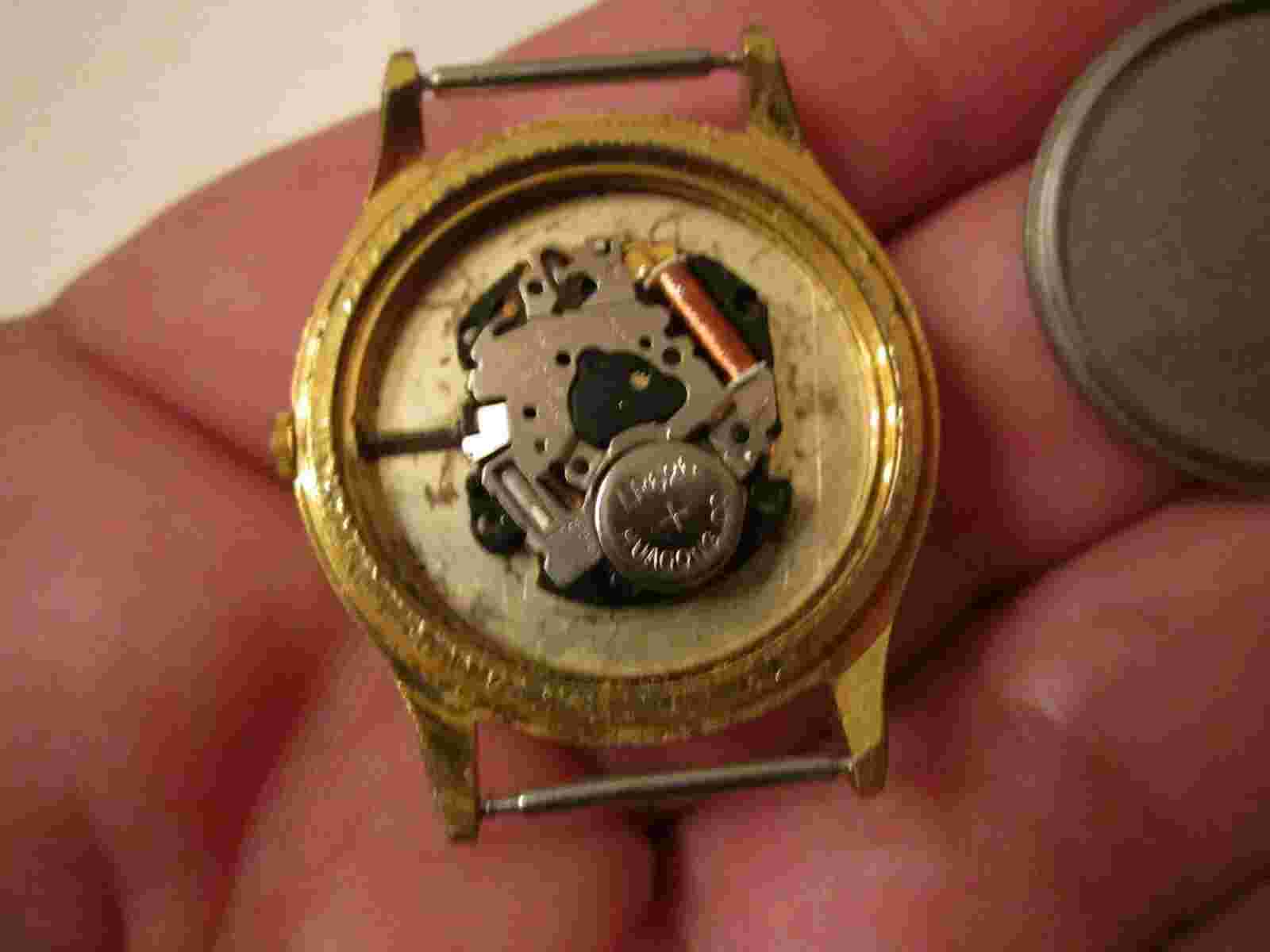 VINTAGE DISNEY MICKEY MOUSE WATCH NO BAND NOT WORKING FOR PARTS- OFC-12