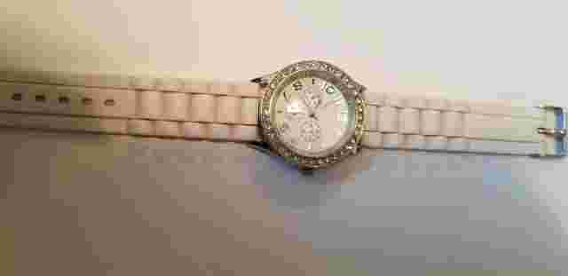 Women's Darice Brand Rubber Strap Watch. O27