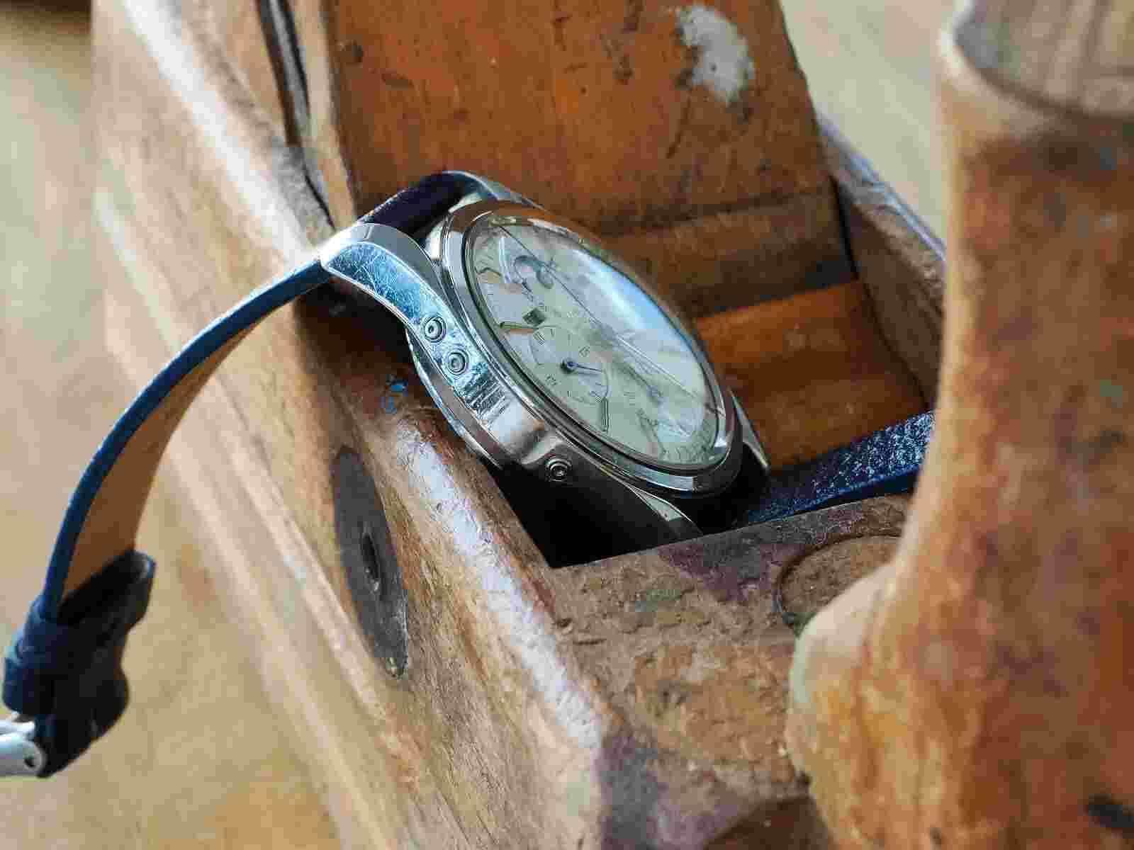 Universal Geneve Tri-Compax Ref. 222100 - Vintage Chronograph Moonphase