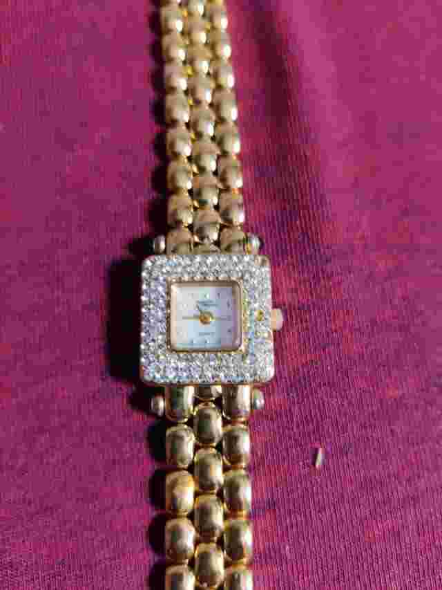 Vintage Suzanne Somers Collection Gold tone Rhinestone Wristwatch Quartz Watch
