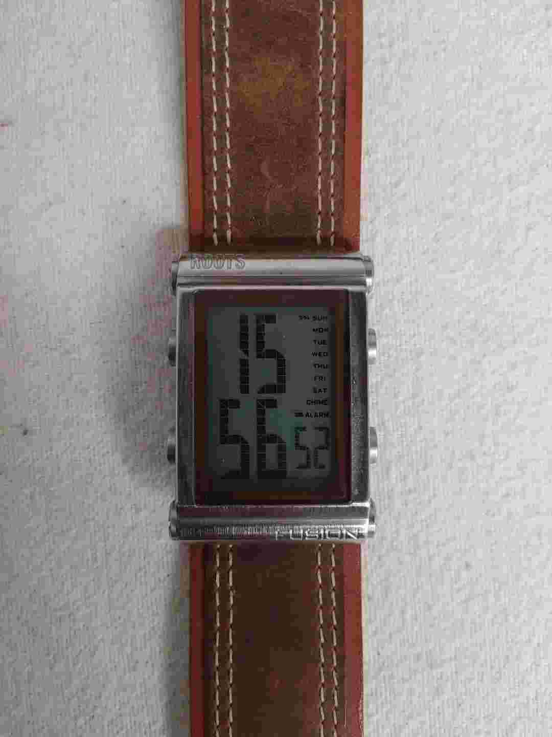 Roots Fusion Large Faced Men's Watch Leather Band Used very good condition