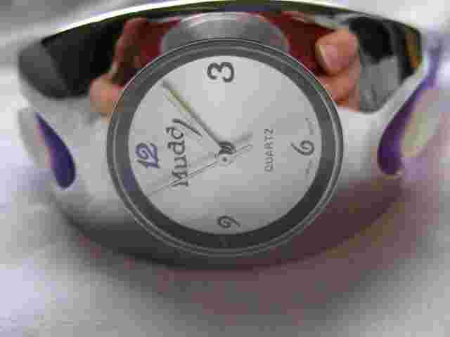 Mudd Analog Wristwatch with a Buckle Band and Quartz Movement