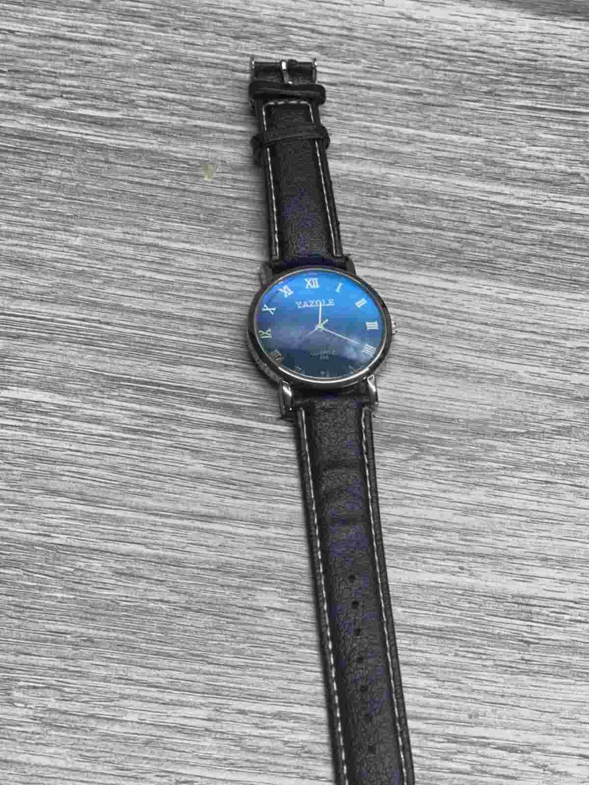 Yazole Quartz Watch Wristwatch Black Band & Face working condition vintage