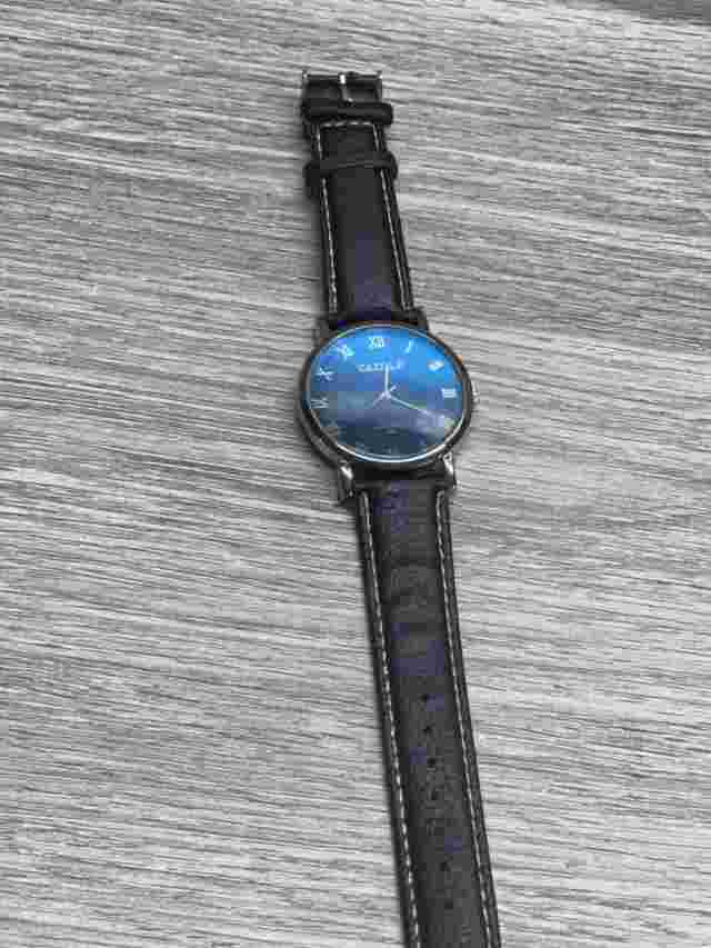 Yazole Quartz Watch Wristwatch Black Band & Face working condition vintage