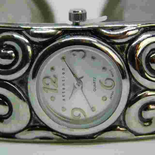 attention KM1222 Cuff Bracelet Quartz Analog Women's Watch Sz.6 1/2" New Battery