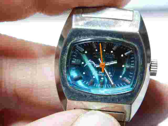 Womens Vintage Cornavin Dolphin 17 Jewels Wind Up Watch. Works Well