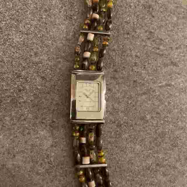 Beautiful Roxy Women’s Watch 20mm Silver Tone Case W/Bead Bracelet Band Bin T