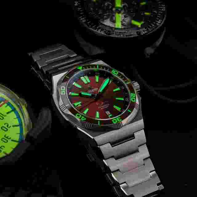 Ocean Crawler Bolt - Red 42mm Automatic Men Watch Swiss Sellita WR600m SW200-1