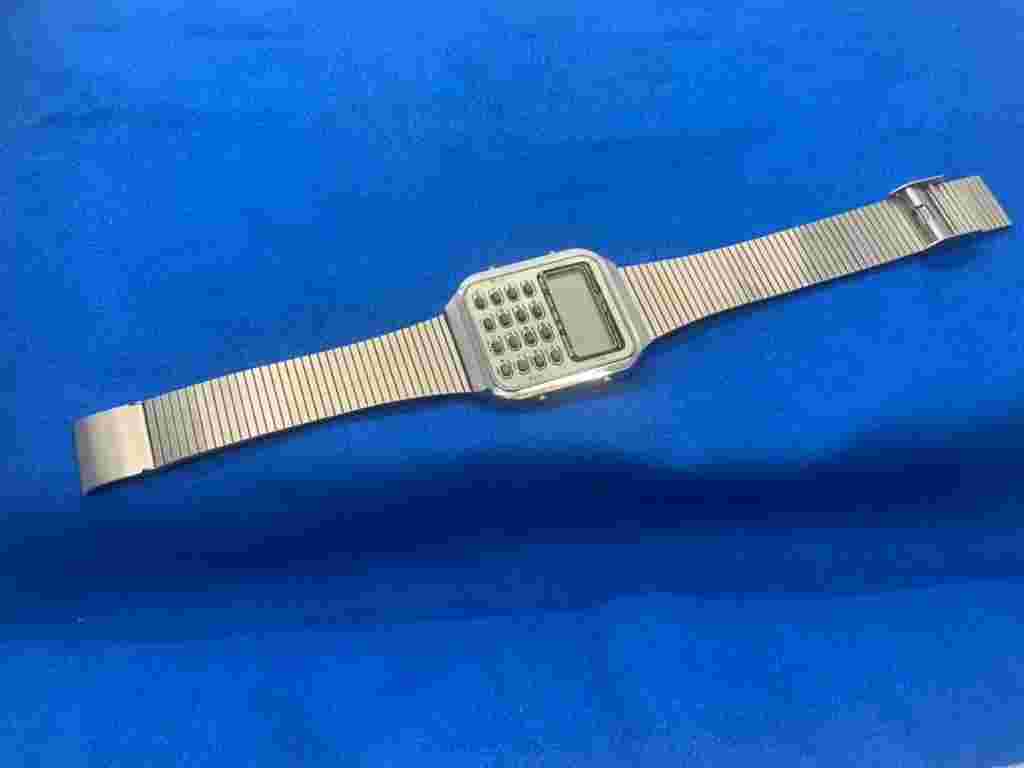 Vintage DELPHI Men’s 41mm Calculator Alarm Digital LCD Quartz Watch SS Bracelet