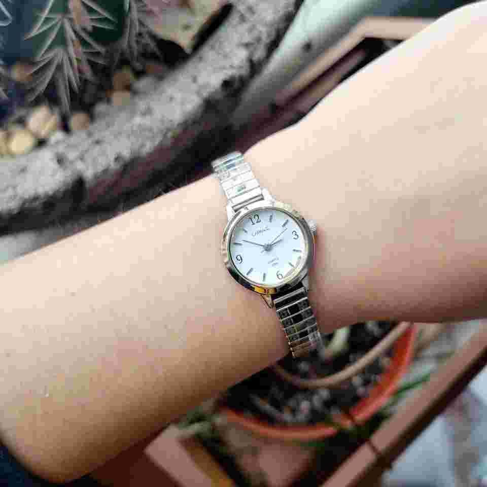 Vintage Timex Carriage Silver Womans Womens Classic Simple Stretch Watch