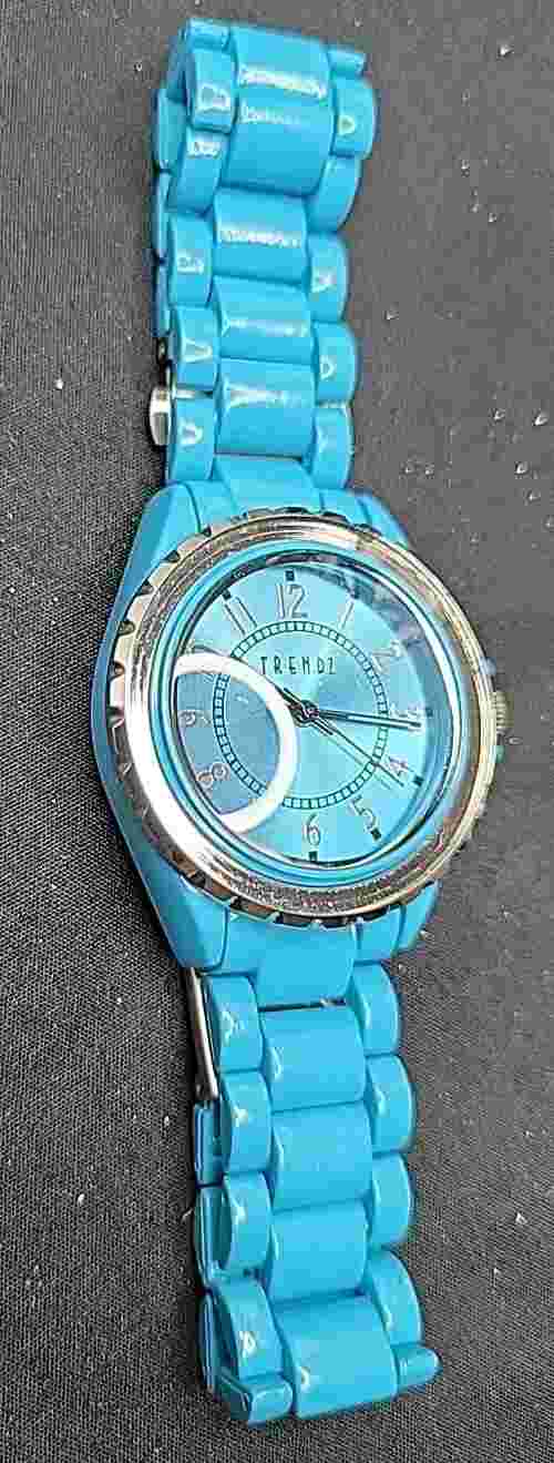 Trendz 42mm All Blue Domed Crystal Quartz Watch New Battery Runs Great In VGC