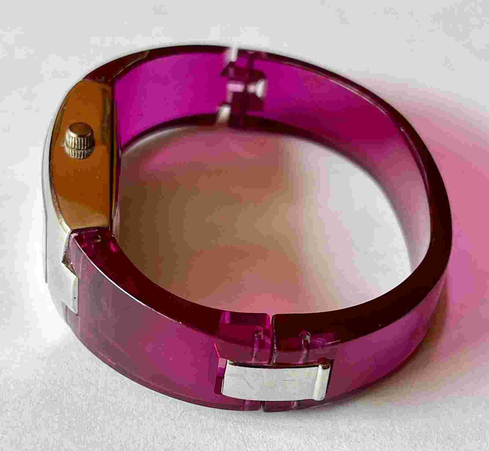 Vintage Retro No Boundaries Ladies Purple Lucite Acrylic Bangle Bracelet Watch