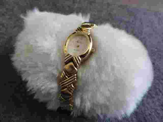 Kathie Lee Ladies Quartz Watch with a Pretty Band