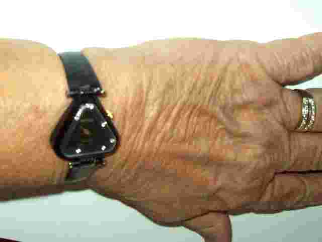 Rare Becora Triangle Ladies Watch Modern Abstract Looks Runs Great fits 6--6.75"