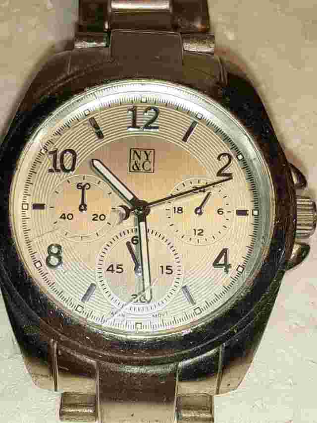 WOMENS NY&C SILVER TONE WATCH RUNNING