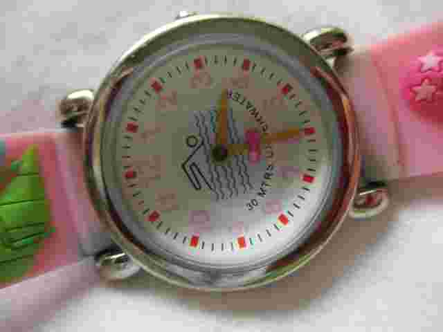 Solo Time Analog Wristwatch with a Buckle Band and Water Resistance