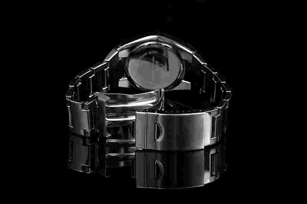 Akzent Wristwatch Men's Women's Tonnneau Metal Strap Charcoal Black Analogue