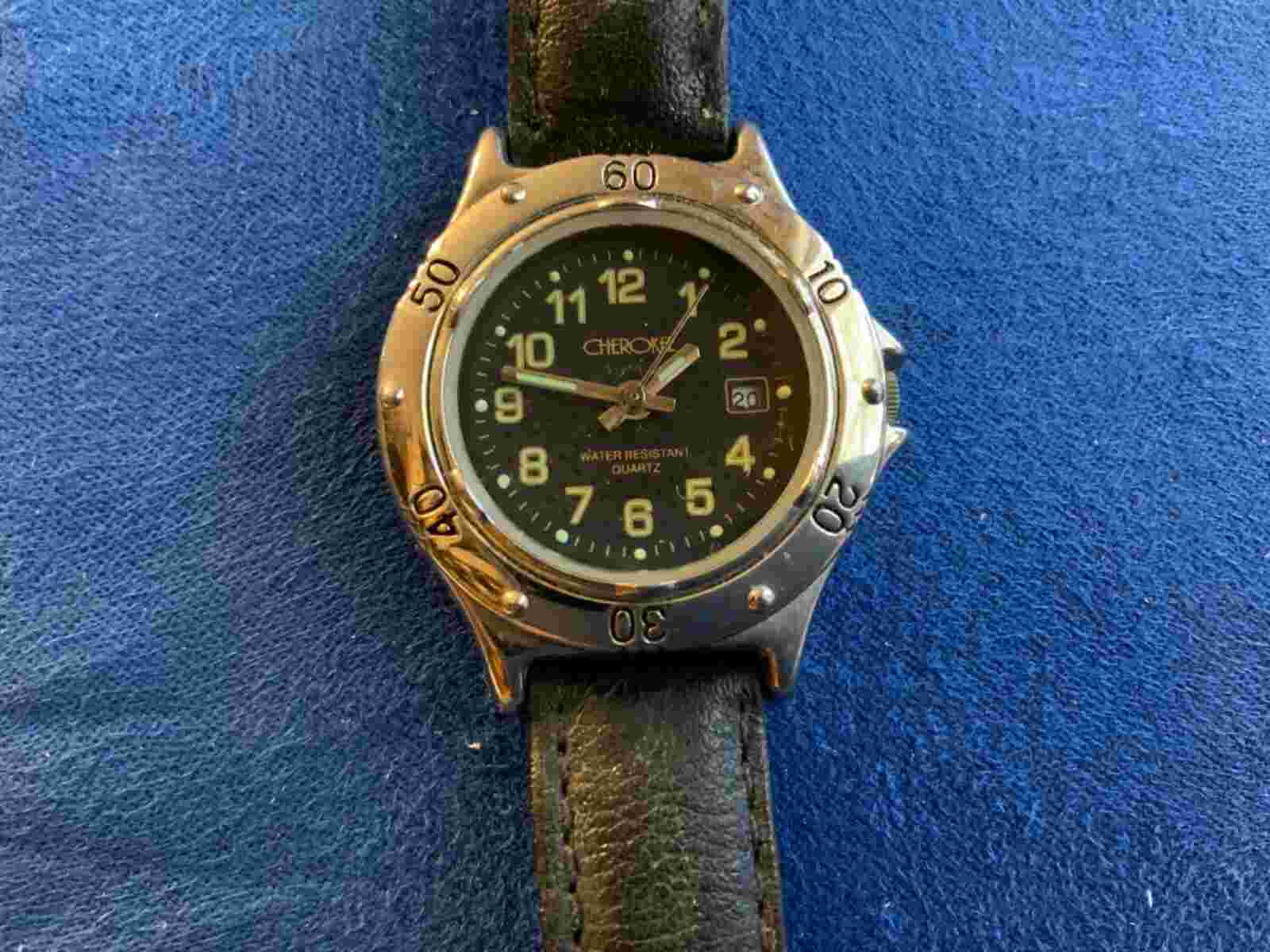 LADIES CHEROKEE STAINLESS STEEL WATER RESISTANT WATCH