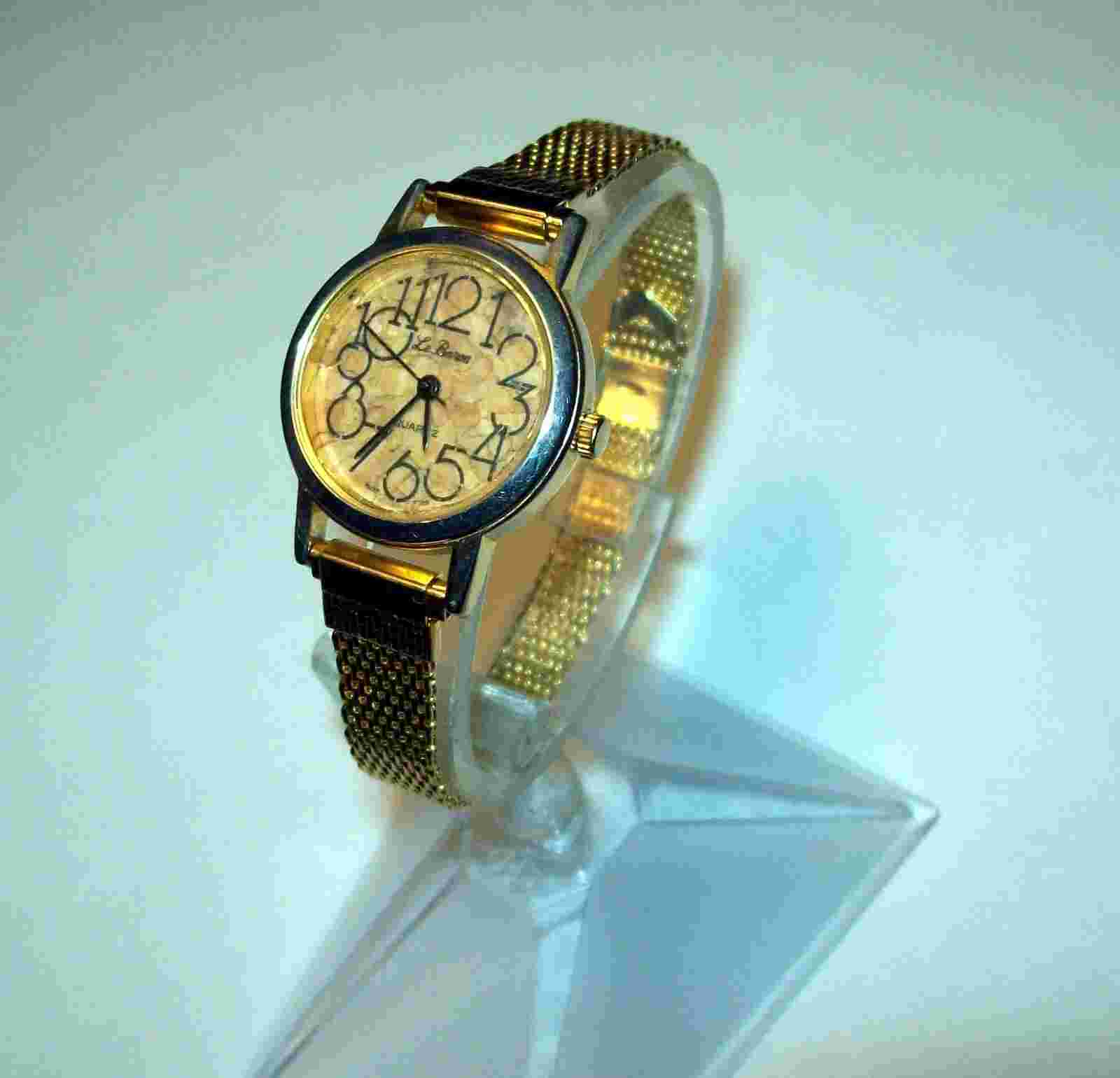 LeBaron Quartz Ladies Watch Gold Mesh Adjustable Band Unique Runs & Looks Great