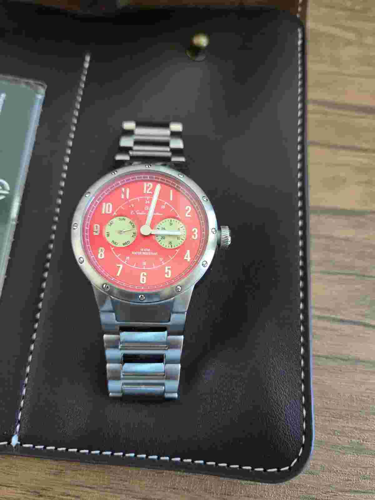 Charles Hutton Newport Pagnell Red Sunray VH64 Quartz Day Date 42 mm SS Bracelet