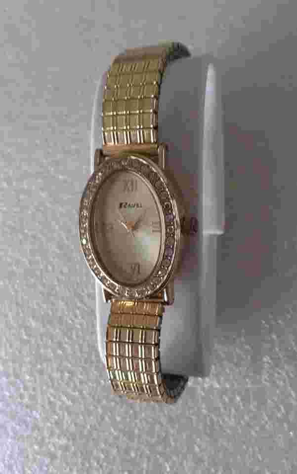 RAVEL Ladies Beautiful Gold Tone Quartz Watch With A Expandable Bracelet