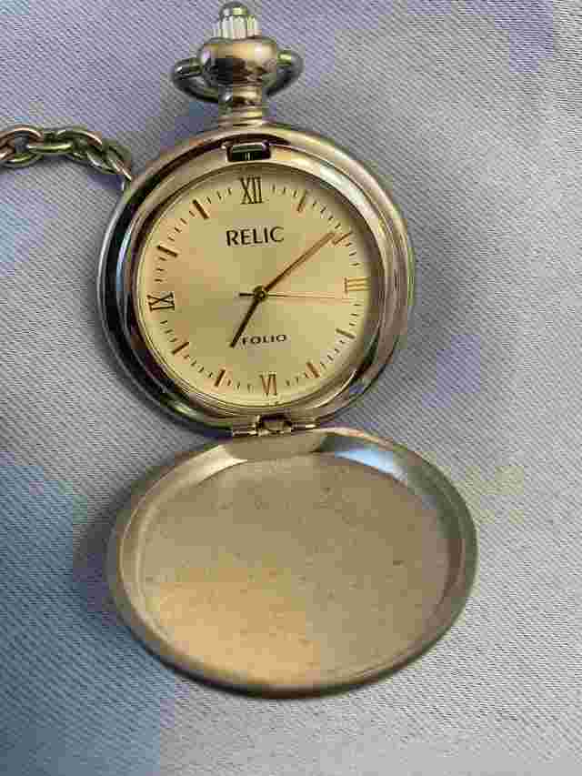 Relic Folio Silver Tone Metal Pocket Watch Hands Roman Numerals Chain