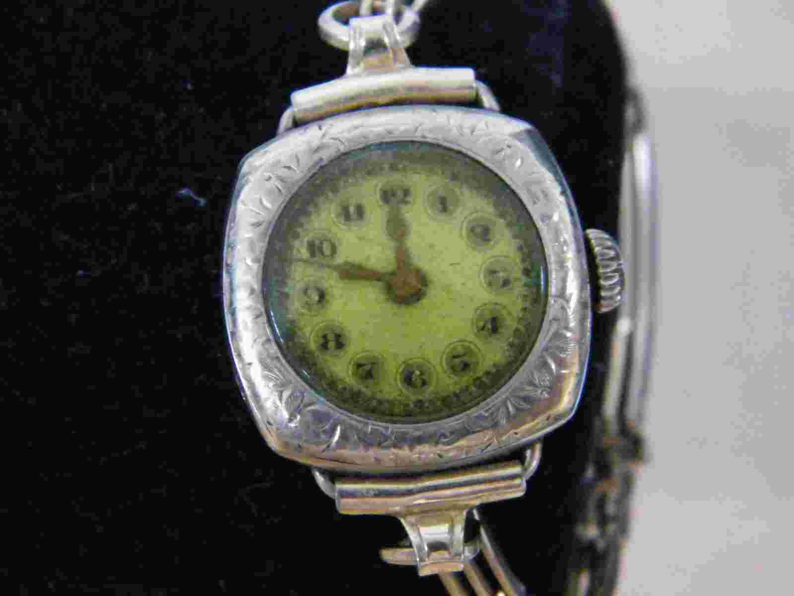 Vintage Women's Kreisler Gold Colored Wristwatch
