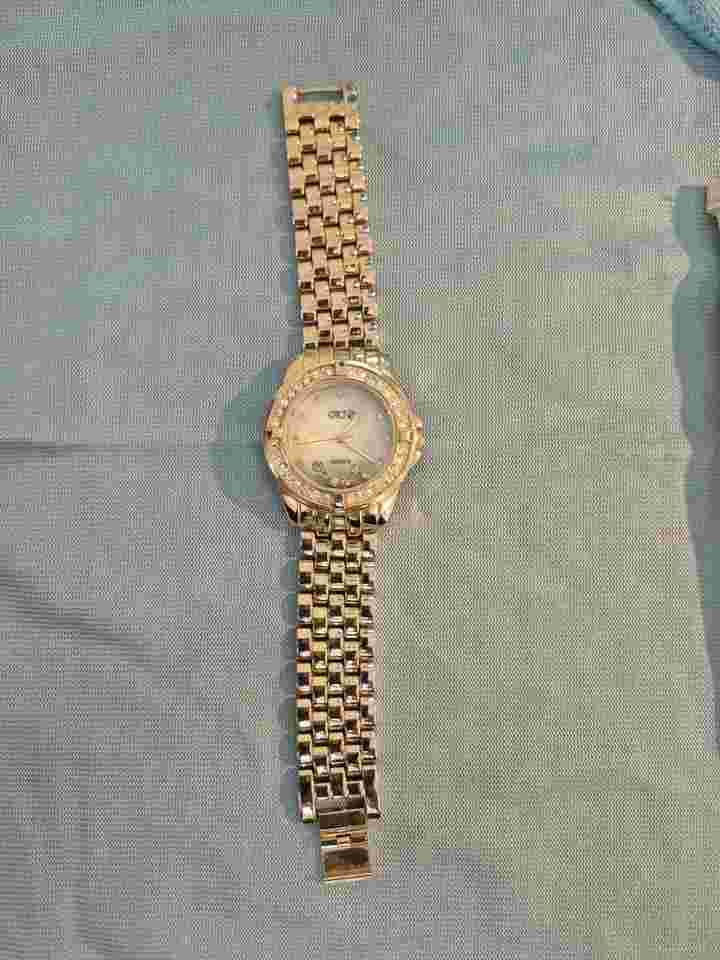 Caché Quartz Mother Of Pearl With Floating Crystals  Women's  Watch - Working