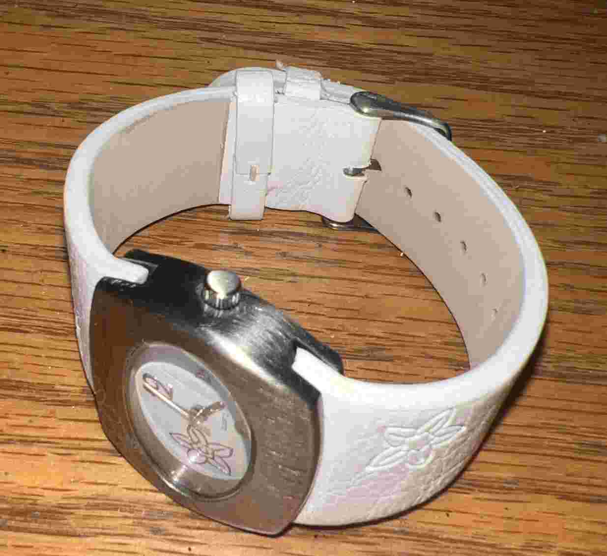 Decree Women Wristwatch Cream Leather Strap Silver Tone Case Analog Quartz Watch