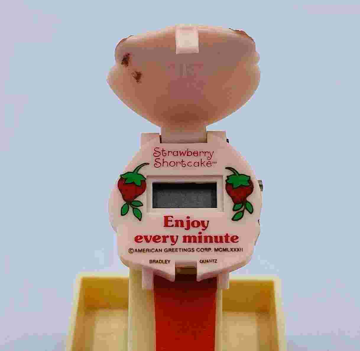 RARE 1980s Vintage Strawberry Shortcake x Bradley Collab Flip Top LCD Watch