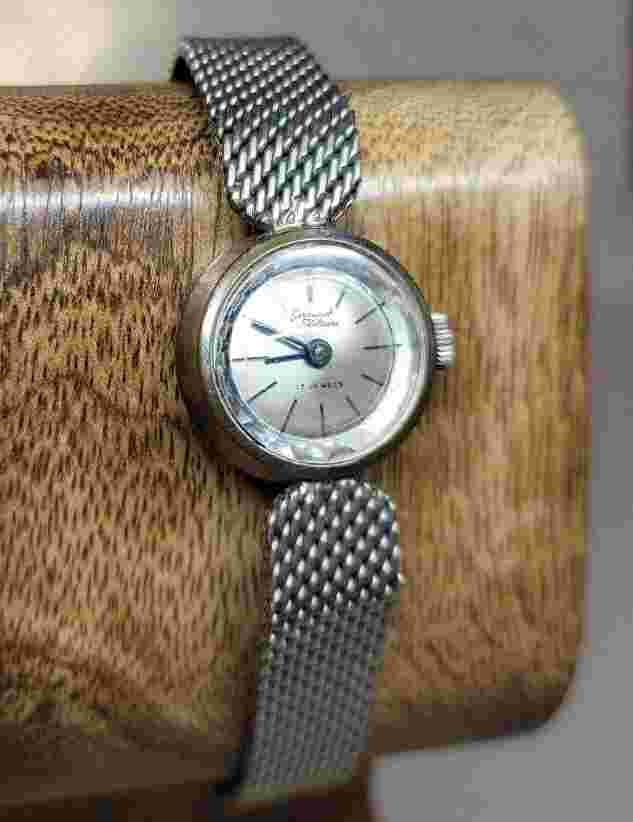 Vintage Germinal Voltaire manual wind women's Watch 17 jewels NEEDS SERVICING