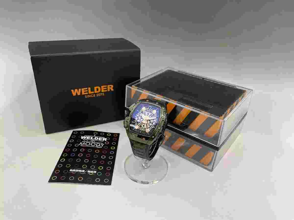 WELDER W75 Quartz Date Men's Wristwatch Black Green WRM2001 with Case Papers