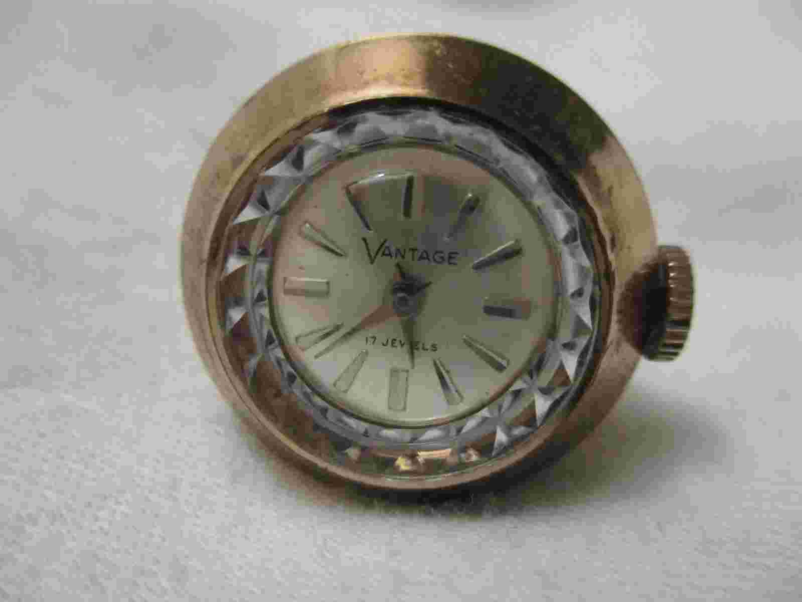 Vantage Analog Pendent Watch with 17 Jewels