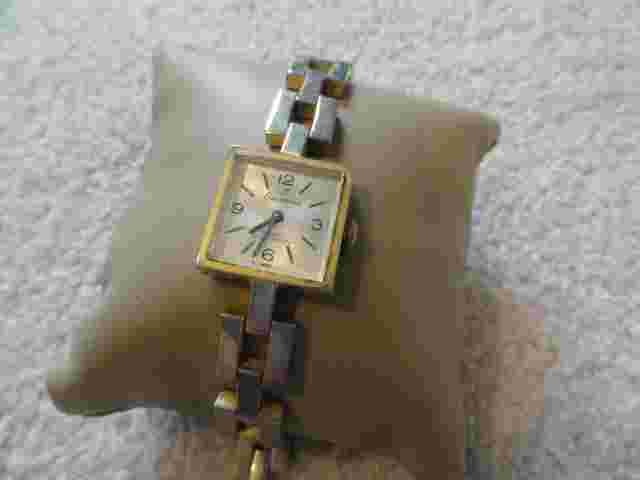 Lausanne 17 Jewels Vintage Wind Up Ladies Shockproof Watch