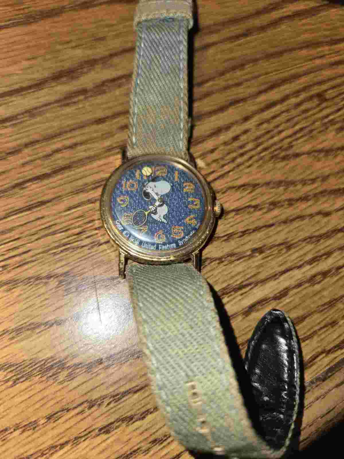 Vintage Snoopy 1958 United Features Syndicate Inc. Watch. Works. Preowned.