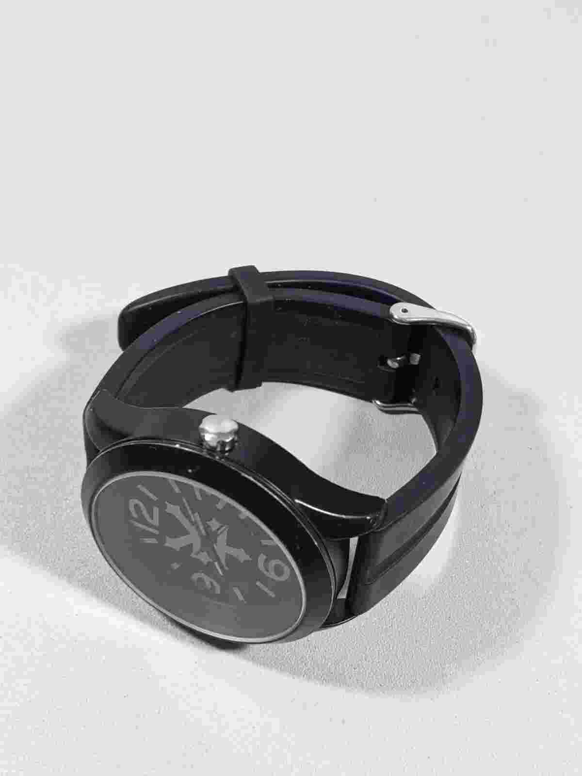 Zoo York Black Dial Round Case 47 mm Rubber Band Watch 10.5 Inch