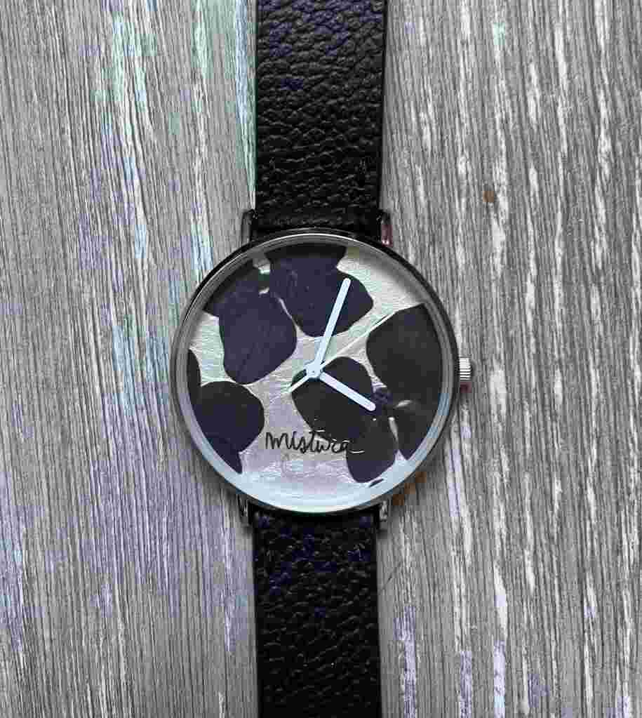 Mistura Manta Floral Watch - Black Hydrangea Flowers, Alloy Case, Leather Strap