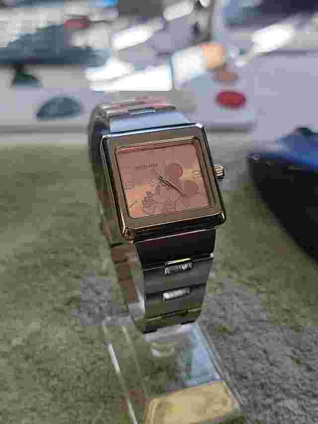Beautiful Minnie Mouse All Stainless Steel Unisex Pink Dial Watch, New Battery!