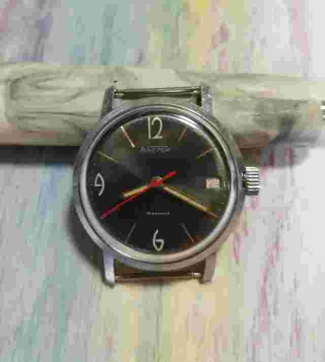Wostok 18 Jewels Mechanical Men Wristwatch Vintage Soviet USSR 2214 Retro Vostok