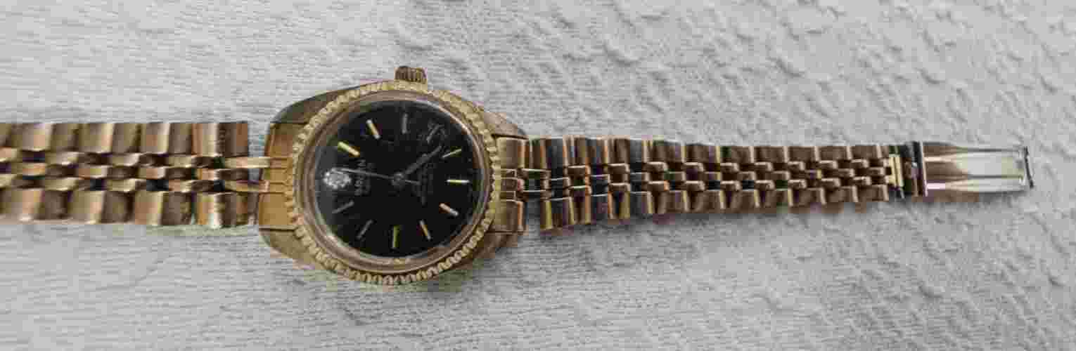 Vtg Gruen Precision Quartz Women's Watch Gold Tone Band Black Face - New Battery