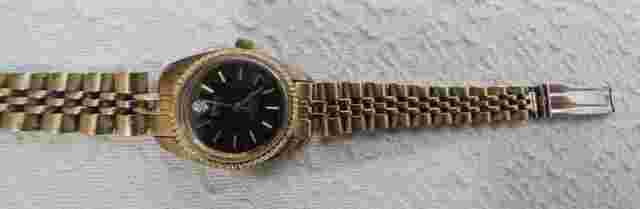 Vtg Gruen Precision Quartz Women's Watch Gold Tone Band Black Face - New Battery