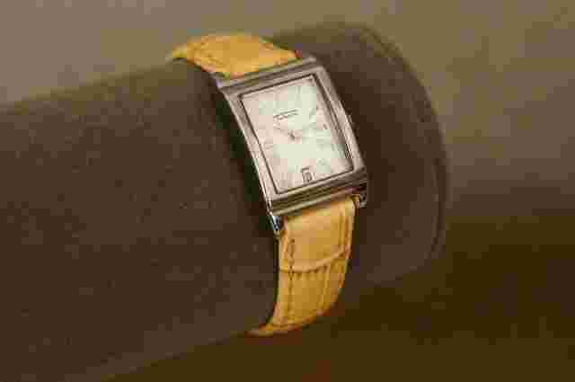 Modern Costume Jewelry Silver Tone Metal TALBOTS Quartz Ladies Watch TA-1033