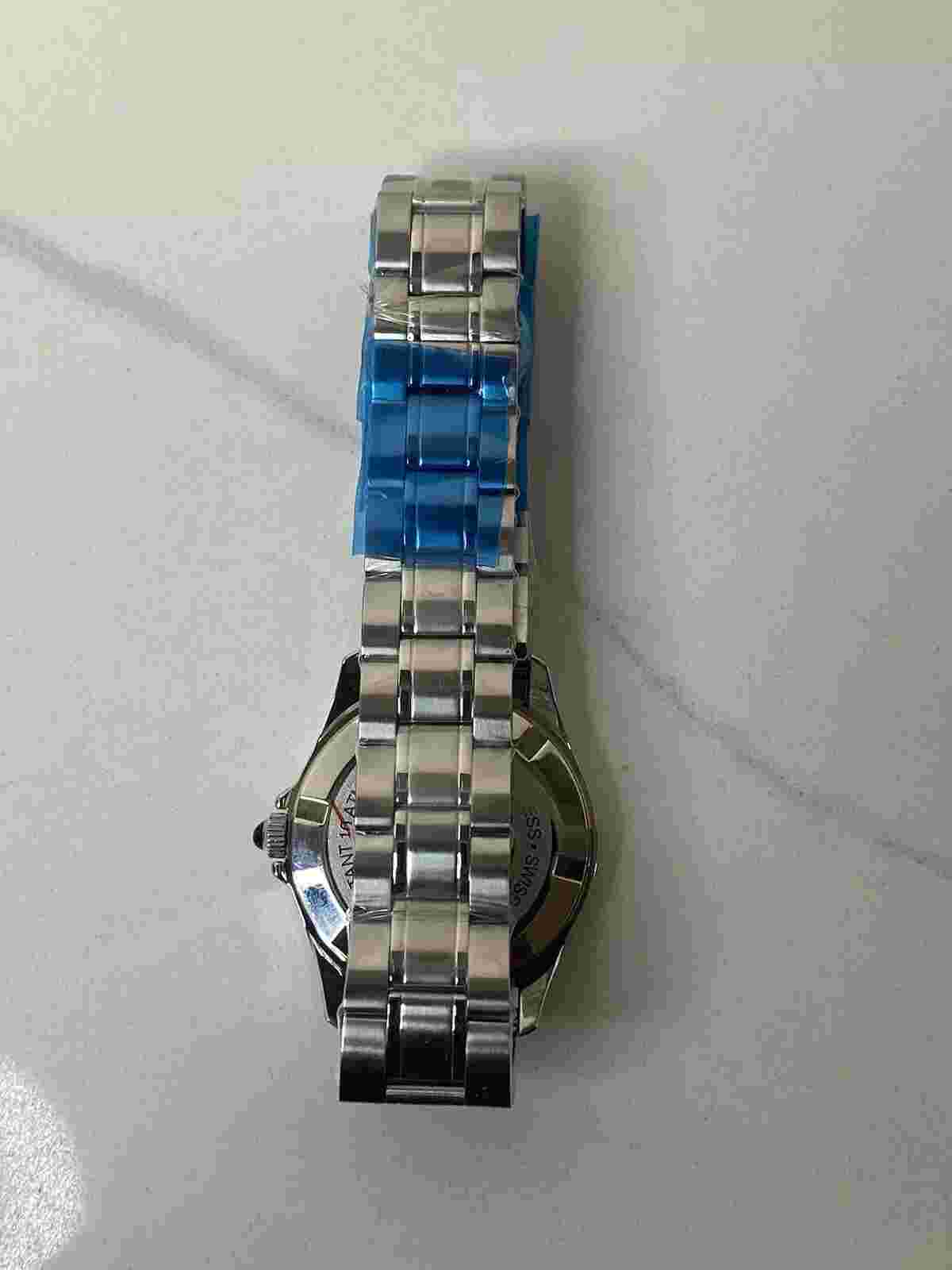 Womens Golana Swiss Precision Watch Gem Set Bezel Model G0831 33mm Case Steel