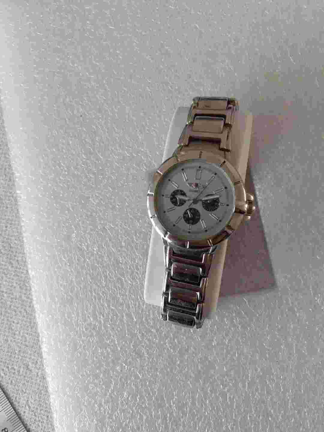 N Y LONDON Ladies Beautiful Quartz Watch